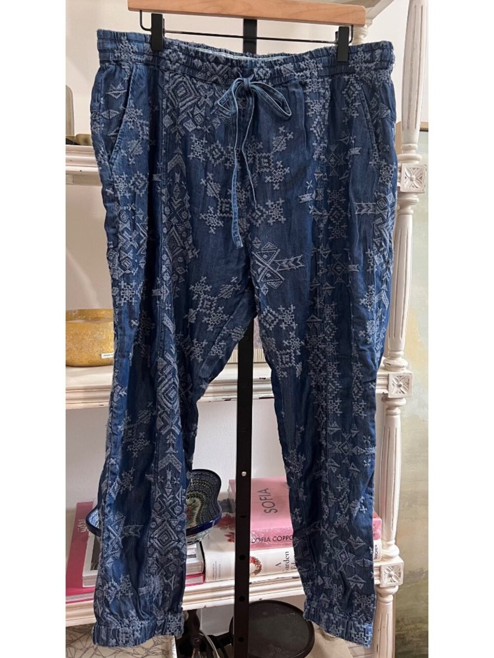 Johnny Was Pete & Greta $265 Embroidered Chambray Denim Jogger Pants Size Large